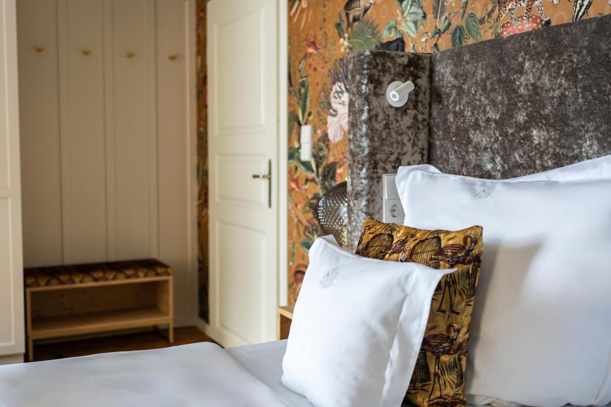 Schlossresidenz - Boutique Apartments & Hotel Suiten Schloss Ricklingen Bagian luar foto