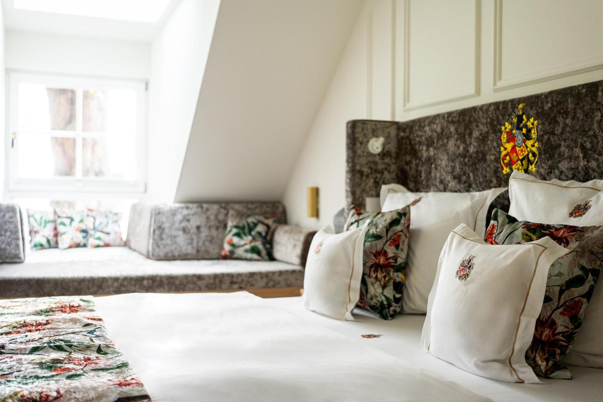 Schlossresidenz - Boutique Apartments & Hotel Suiten Schloss Ricklingen Bagian luar foto